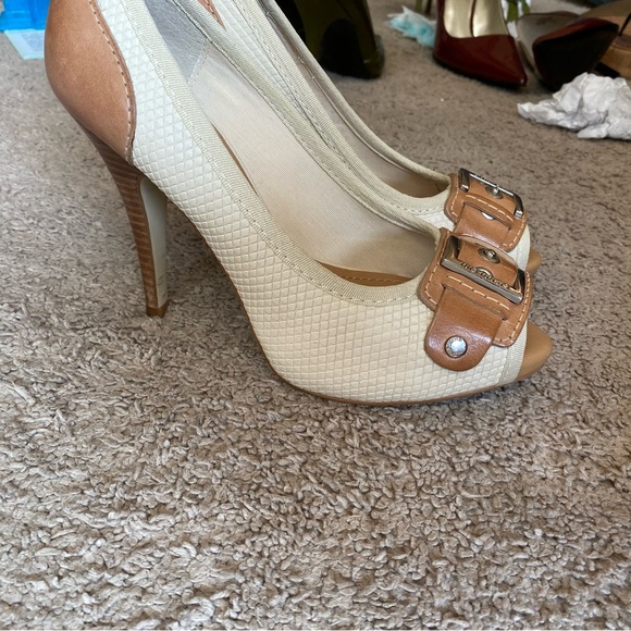 Gianni Bini Cream Peep Toe Pumps - Picture 10 of 11